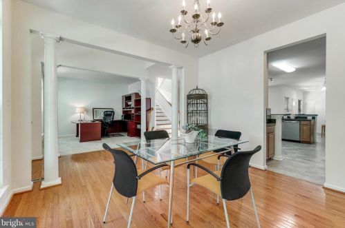 11 Broad Way, Lovettsville VA  20180-8608 exterior