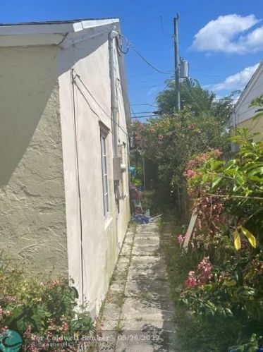 170 22nd Ct, West Palm Beach, FL 33404-4584