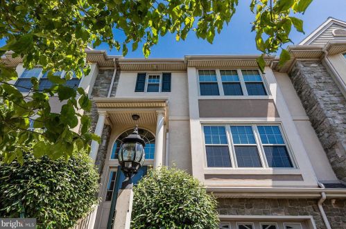 673 Royal View Dr, Lancaster, PA 17601-2873
