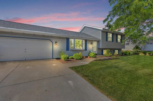 804 Oakfield St, West Bend, WI 53090-5422