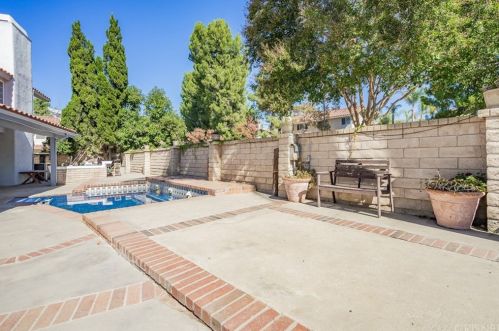 2828 Inyo Cir, Simi Valley CA 93063-2002 exterior