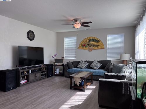 517 Ashwood Ln, Grayson, CA 95363-9279