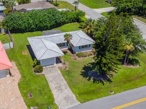 4941 Cortez Cir, Naples, FL 34112-6936