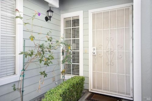 605 Laurel Grove Cir, Santa Rosa, CA 95407-6792