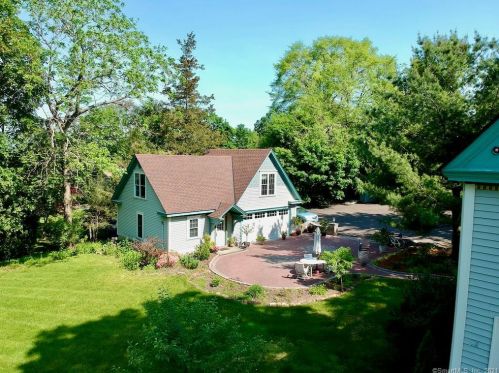 310 Main St, Wallingford CT  06492-2232 exterior