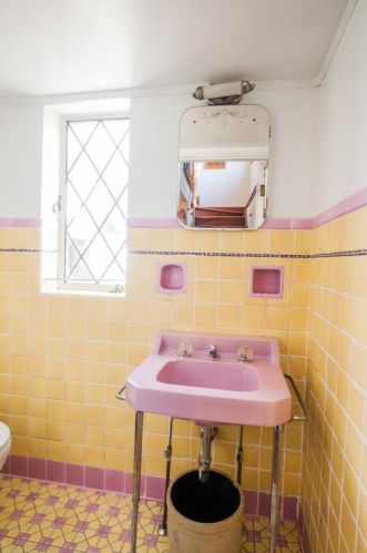 6341 Hamilton Ave, Cincinnati OH 45224-2011 exterior