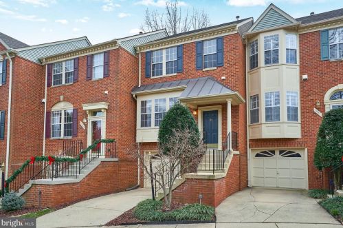 1385 Park Garden Ln, Herndon, VA 20194-1988