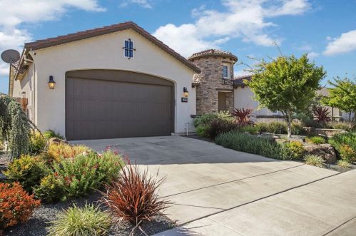 1096 Clearwater Creek Blvd, Manteca, CA 95336-8289