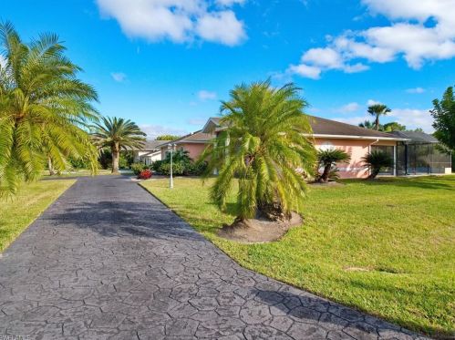 402 Hibiscus Ave, Lehigh Acres, FL 33972-7715