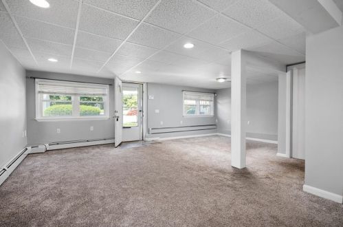 6 Kennedy Dr, Coventry RI 02816-5214 exterior