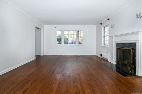 353 Hussey Rd, Mount Vernon NY  10552-2305 exterior