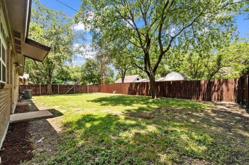 806 Greenhaven Dr, Richardson TX  75080-3025 exterior