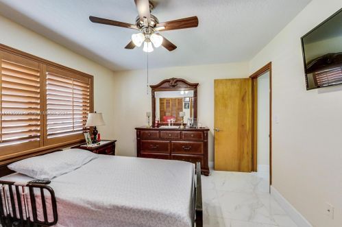 7534 5th Ct, Hialeah FL  33014-4921 exterior