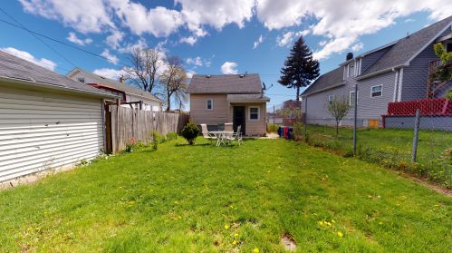 1735 15th Pl, Milwaukee, WI 53204-3216