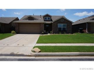 10702 146th East Ave, Owasso, OK 74055-5990