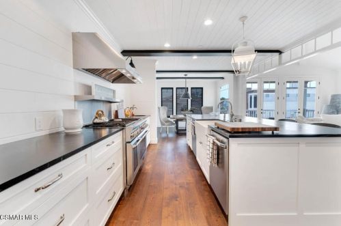 820 Mandalay Bch Rd, Oxnard CA 93035-1078 exterior