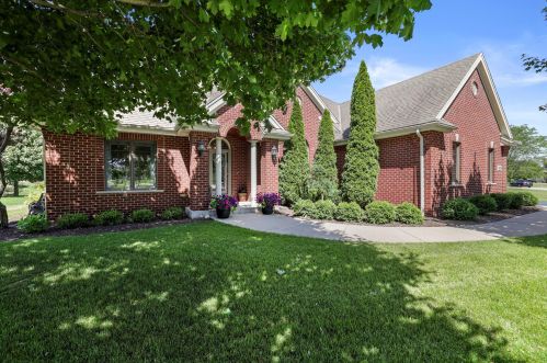 1730 Cool Water Cres, Oconomowoc, WI 53066-4869