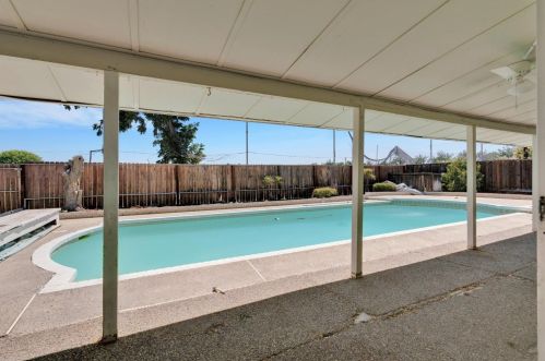 945 Madison Ave, Los Banos CA 93635-4820 exterior