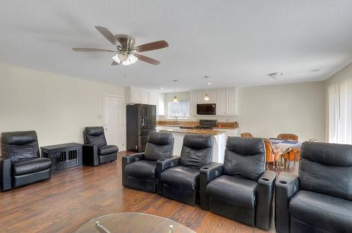 3830 Bainbridge Dr, North Highlands, CA 95660-2807