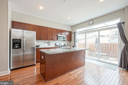 1717 Manton St, Philadelphia PA  19146-3017 exterior