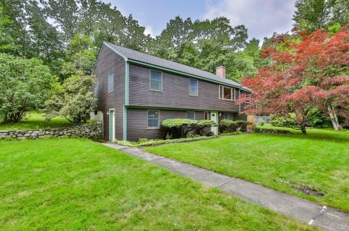 2 Hillcrest Dr, Harvard, MA 01451-1918