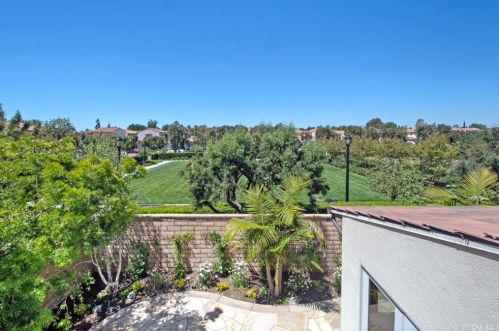 121 Blaze, Irvine CA  92618-1507 exterior