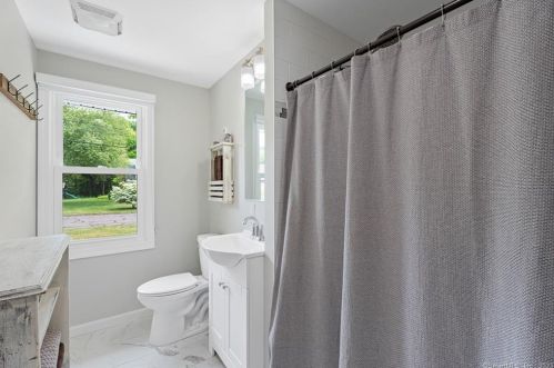 9 Lamplight Dr, Kensington CT  06037-1805 exterior