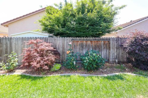 3387 Four Seasons Dr, Turlock CA  95382-9713 exterior