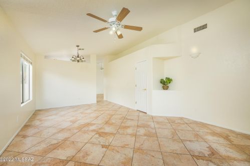8004 Siskiyou Dr, Tucson, AZ 85743-1143