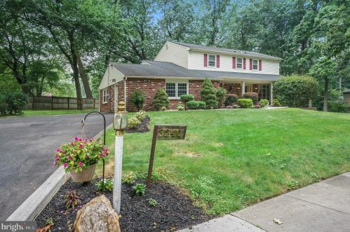 3240 Bruce Dr, Dresher, PA 19025-1606