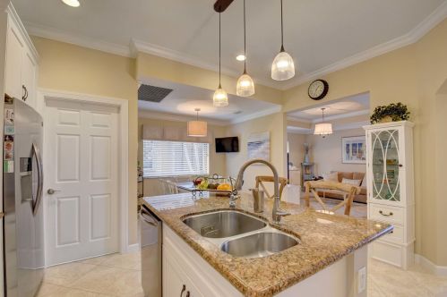 7956 Via Grande, Boynton Beach FL  33437-7520 exterior