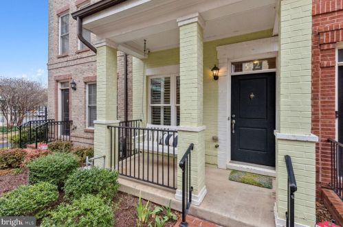 542 Regent Pl, Washington, DC 20017-2600