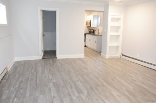 118 Barwick St, Floral Park NY  11001-1313 exterior