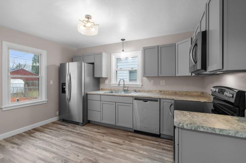 1152 Marquette Ave, Green Bay, WI 54304-2418