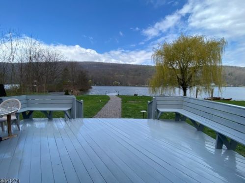 31 Pinecliff Lake Dr, West Milford NJ  07480-1324 exterior