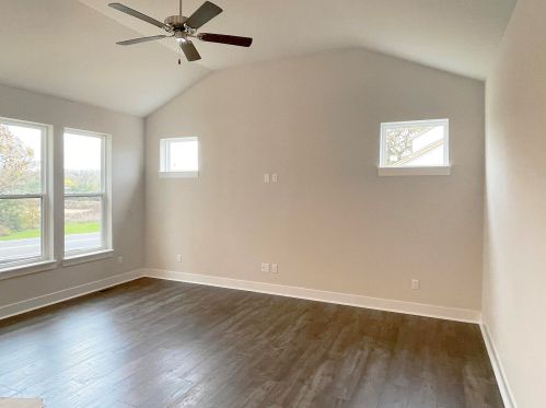 910 Foxwalk Dr, Waterford, WI 53185-3356