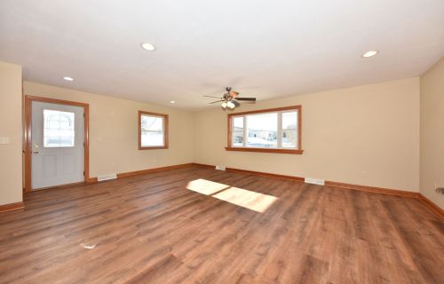 104 Water St, Slinger, WI 53086-9556