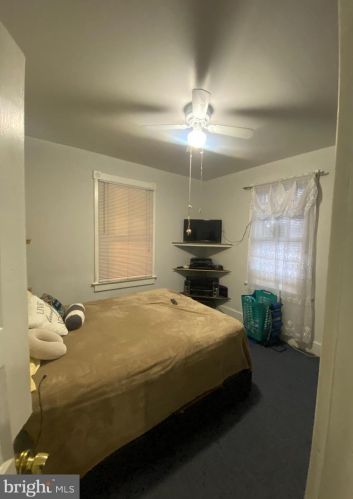 4208 Dix St, Washington, DC 20019-3436