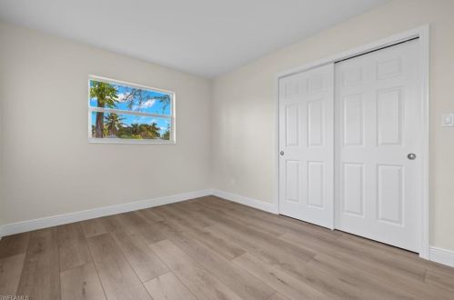 1075 Rordon Ave, Naples FL  34103-4570 exterior