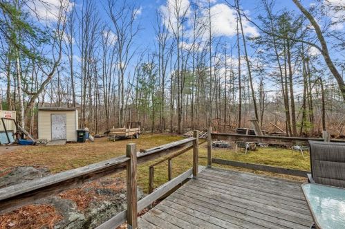 3 Hollywood Ave, Raymond NH  03077-1325 exterior