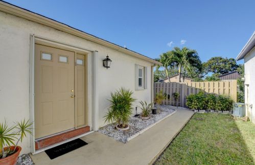 5136 Mirror Lk Blvd, Boynton Beach FL  33472-1211 exterior