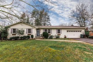 1305 Park Glen Rd, Knoxville, TN 37919-8259
