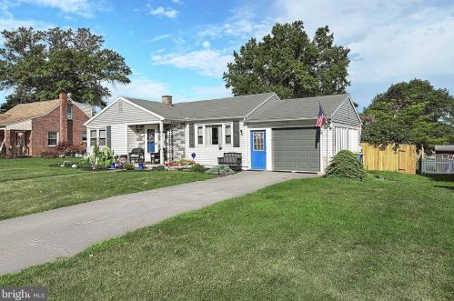 176 7th St, Mount Wolf, PA 17347-6737