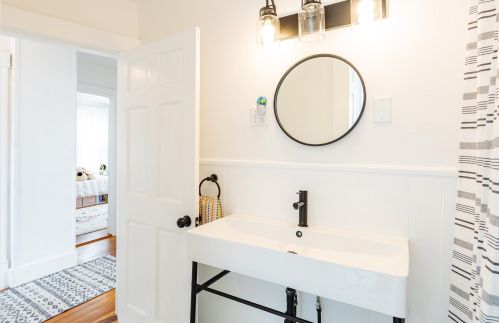 27 Barker St, Keene NH  03431-2402 exterior