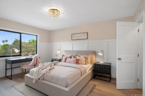 4070 Bakman Ave, North Hollywood CA  91602-3302 exterior