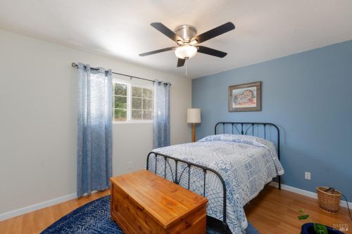 525 Oak Manor Dr, Ukiah CA  95482-5121 exterior