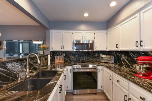 738 Jasmine Cir, Santa Rosa CA 95407-6780 exterior