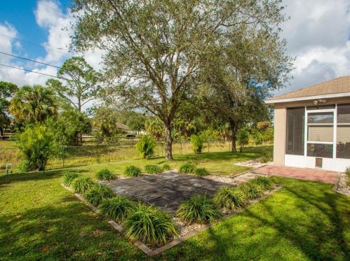 8425 102 Ct, Vero Beach FL  32967-3282 exterior