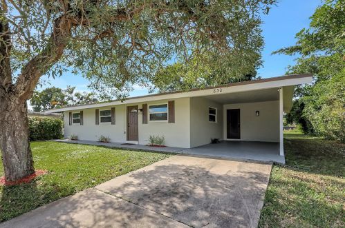 830 Airoso Blvd, Fort Pierce FL  34983-2011 exterior