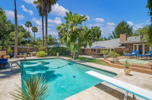 3315 Laurel Canyon Blvd, North Hollywood CA  91604-4133 exterior